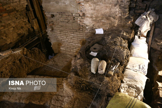 با مالک مغازه اسباب فروشی بازار حضرتی باید مانند یک شهروند ویژه رفتار کرد.